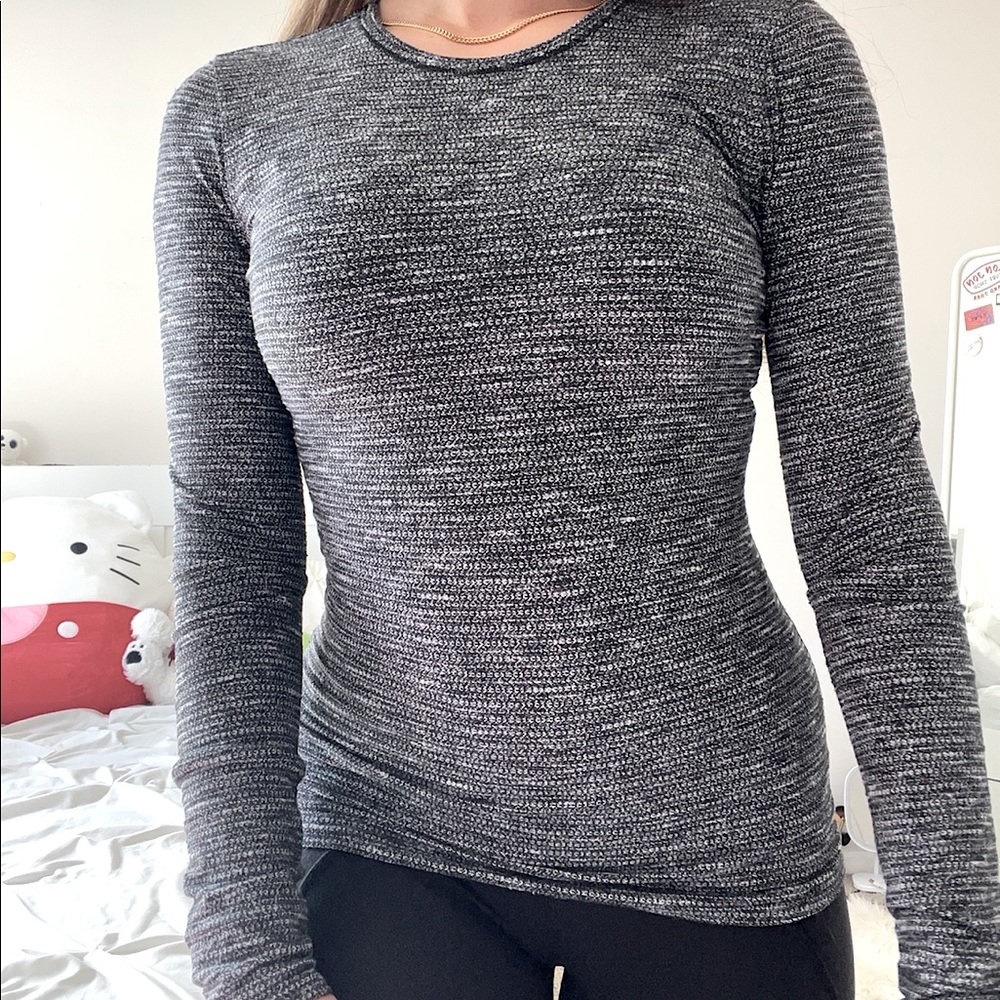lululemon thermal long sleeved shirt! worn 2-3 times